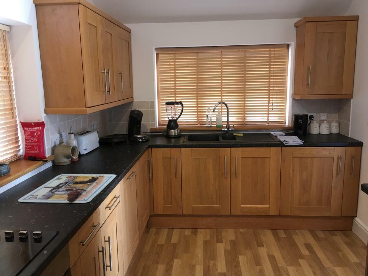 Maesbury Riverside Озуэстри Экстерьер фото