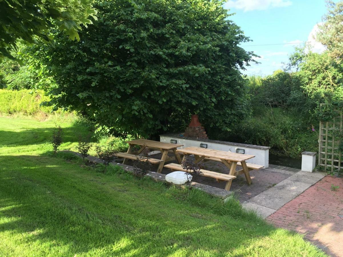 Maesbury Riverside Озуэстри Экстерьер фото