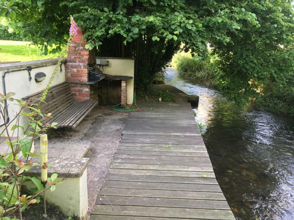 Maesbury Riverside Озуэстри Экстерьер фото